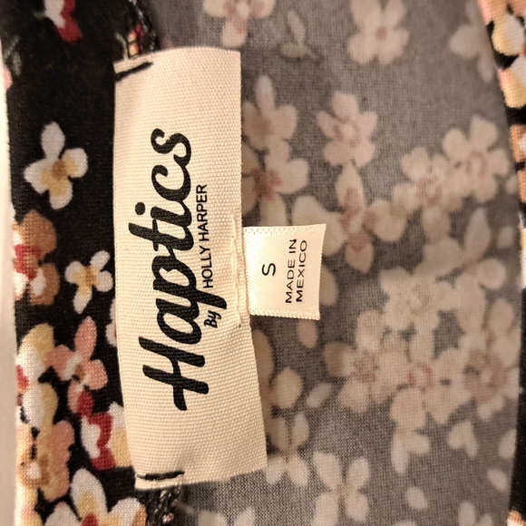 🌼Haptics ditsy floral top🌼 - Picture 3 of 3